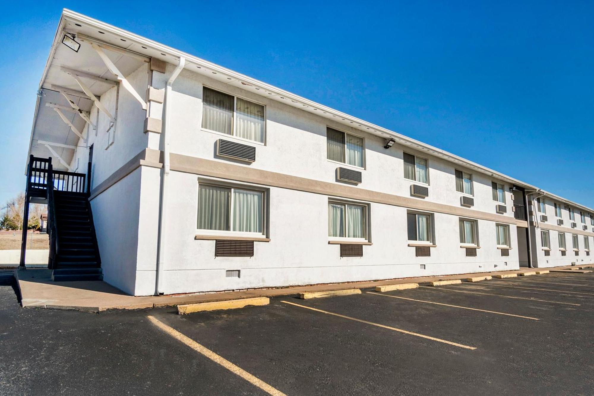 Oyo Townhouse Dodge City Ks Exterior foto